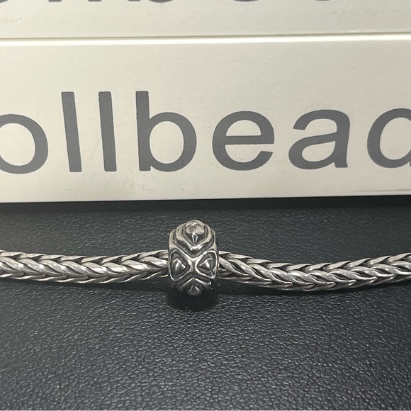 Trollbeads Retired Angles, Triangles Bead- 11136 - Picture 2 of 8